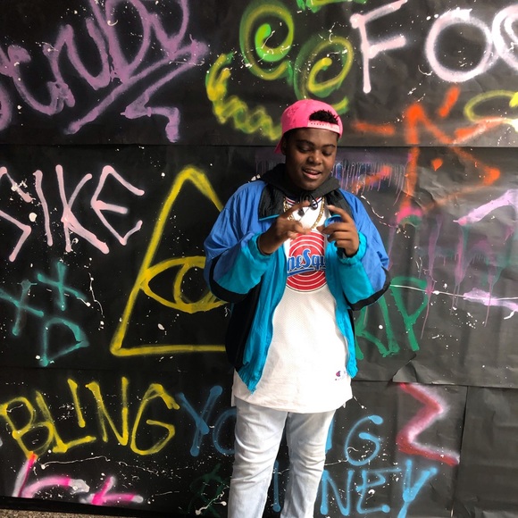 Meet your Posher, Tramale - Picture 1 of 1